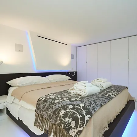 Duomo-city Life Luxury Design Loft * Milánó